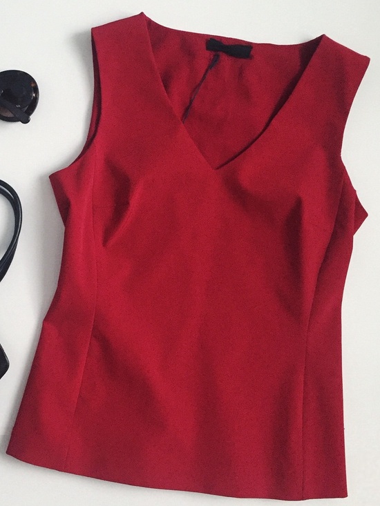Prada Tops - 🎉 PRADA Sleeveless Red Knit Top